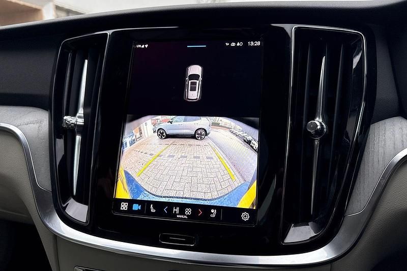 Used Volvo V60 Plus 197 HP (144 kW) 2025 Blue Estate