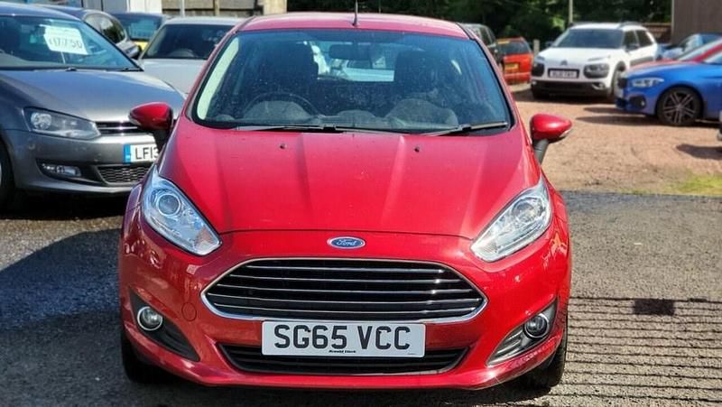 Used Ford Fiesta Zetec 82 HP (60 kW) 2015 Red Hatchback