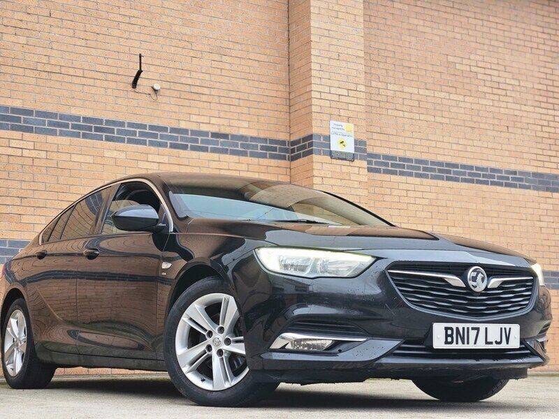 Black Used 2017 Vauxhall Insignia SRi Hatchback | £4,999 (Good price) - Image 1/4