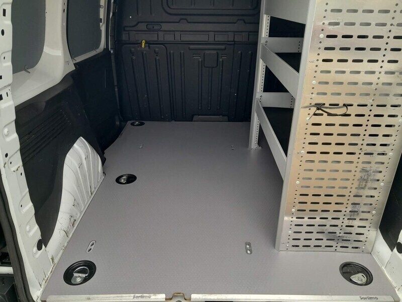 Image 3/4