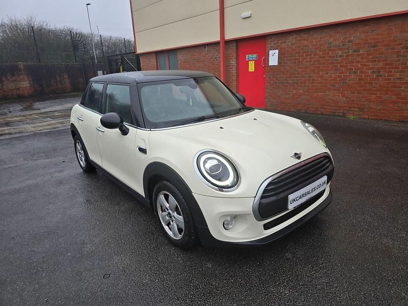 Used Mini Cooper Hatch 136 HP (100 kW) 2018 White Hatchback
