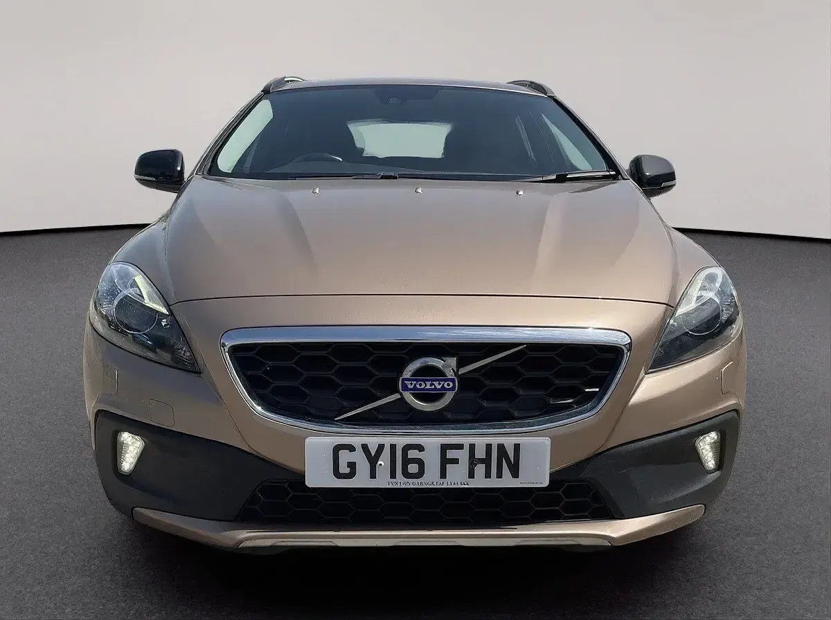 Used Volvo V40 120 HP (88 kW) 2016 Bronze Hatchback