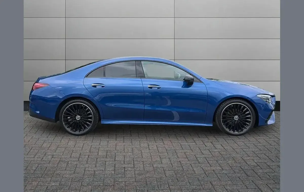 Used Mercedes CLA180 AMG Line Premium Plus 134 HP (98 kW) 2024 Blue Sedan