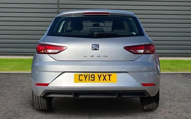 Begagnad Seat Leon SE 131 HK (96 kW) 2019 Silver Halvkombi