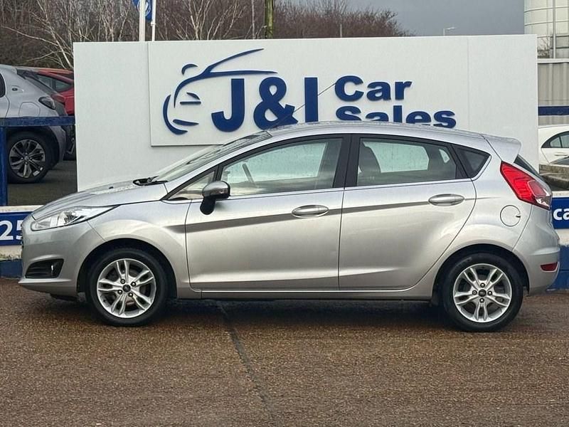 Used Ford Fiesta Zetec 100 HP (73 kW) 2014 Silver Hatchback