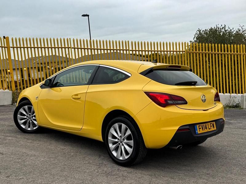 Used Vauxhall Astra GTC SRi 2014 Yellow Hatchback
