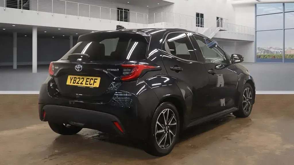 Used Toyota Yaris Design 116 HP (85 kW) 2022 Black Hatchback