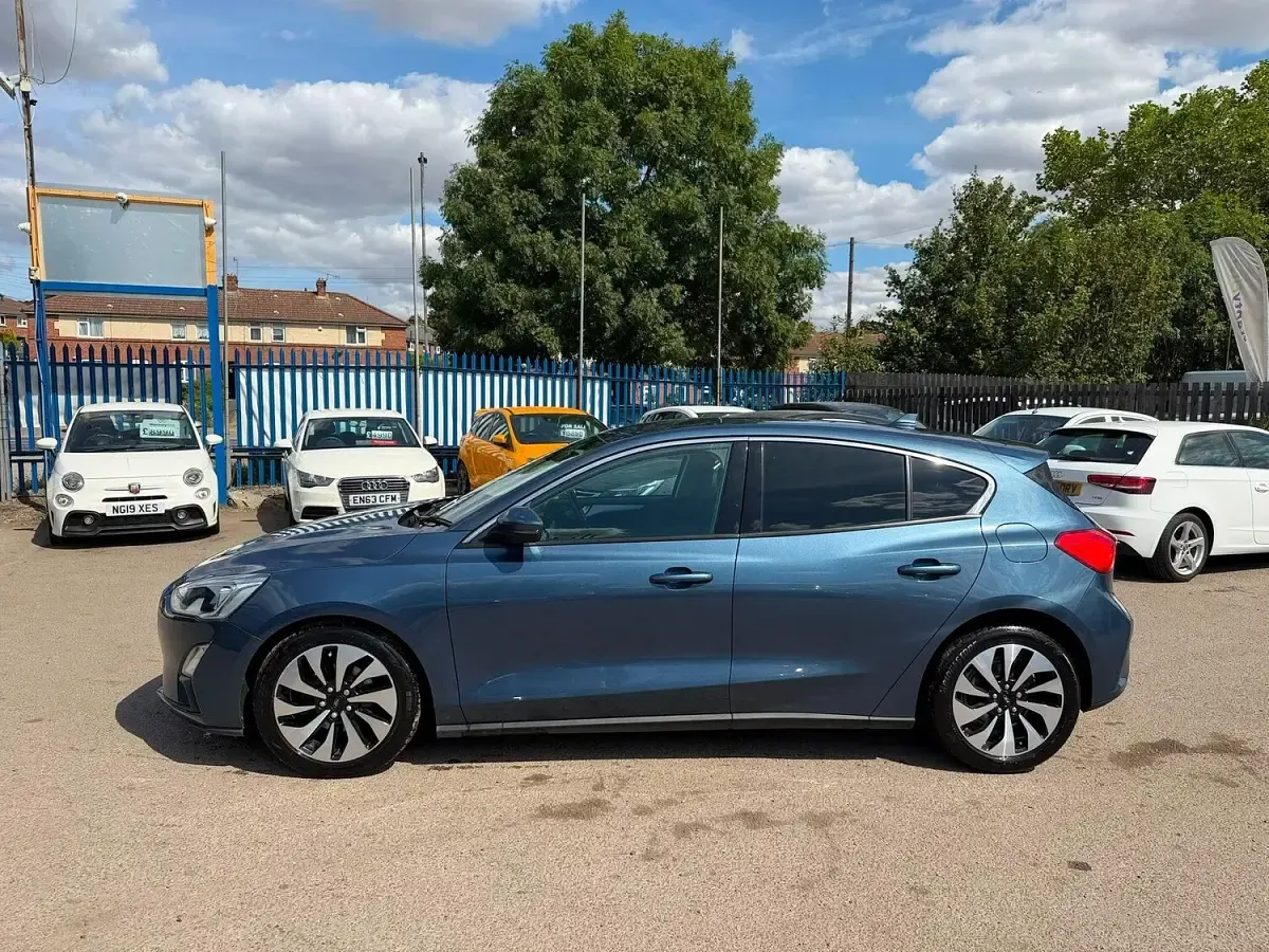 Used Ford Focus Zetec 2019 Blue Hatchback
