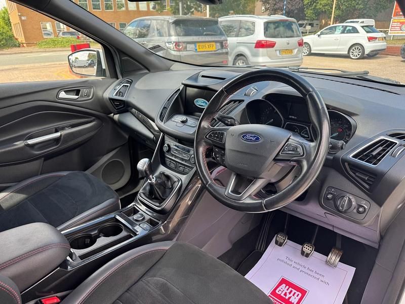 Used Ford Kuga ST-Line 120 HP (88 kW) 2017 Frozen white SUV