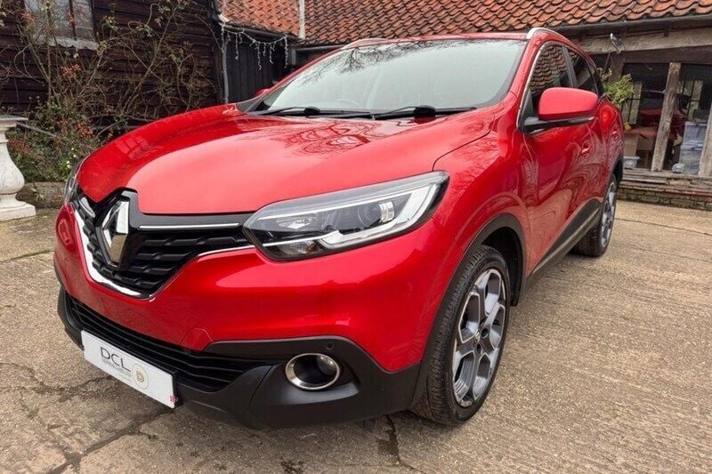 Red Used 2016 Renault Kadjar Dynamique SUV | £5,850 (Good price) - Image 1/1