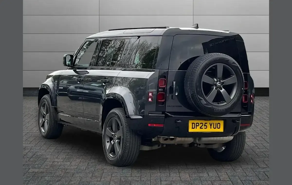 Used Land Rover Defender SE Dynamic 245 HP (180 kW) 2025 Grey SUV