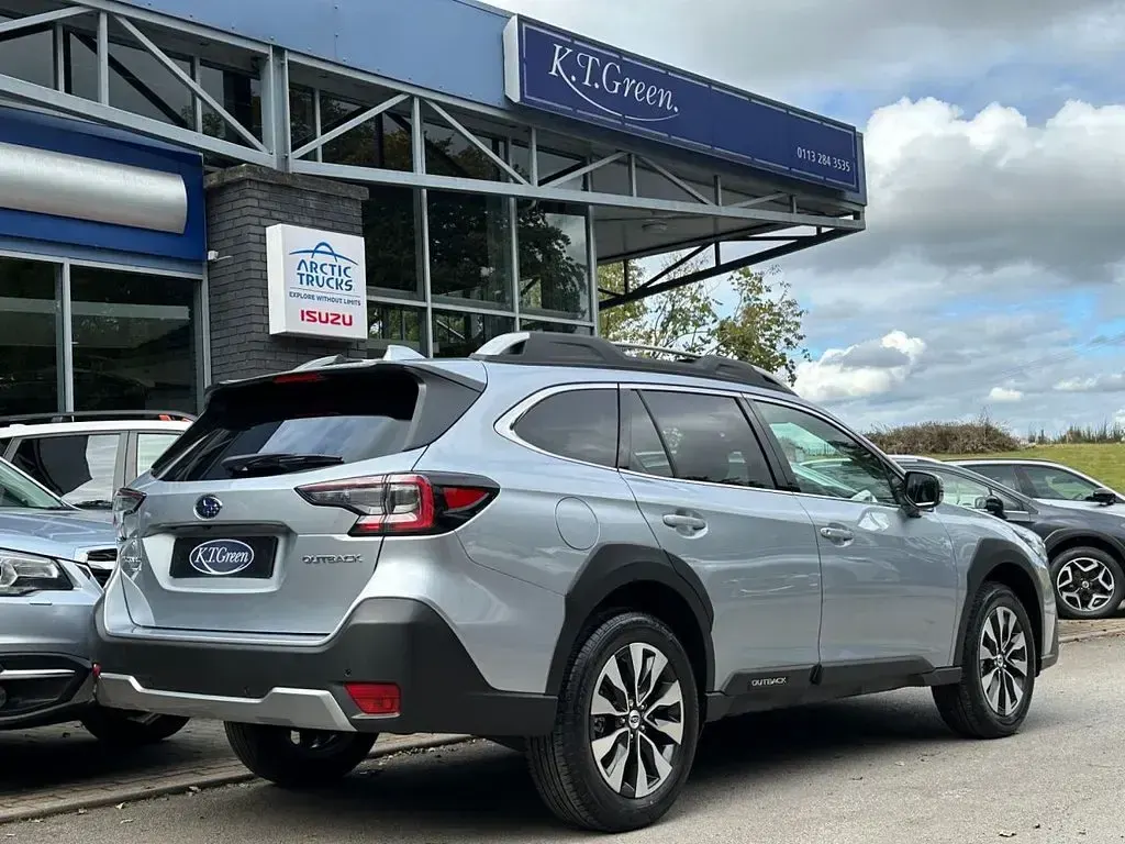 New Subaru Outback 180 HP (132 kW) 2026 Gold Estate