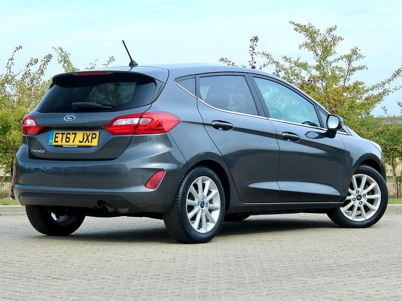Used Ford Fiesta Titanium 100 HP (73 kW) 2018 Grey Hatchback