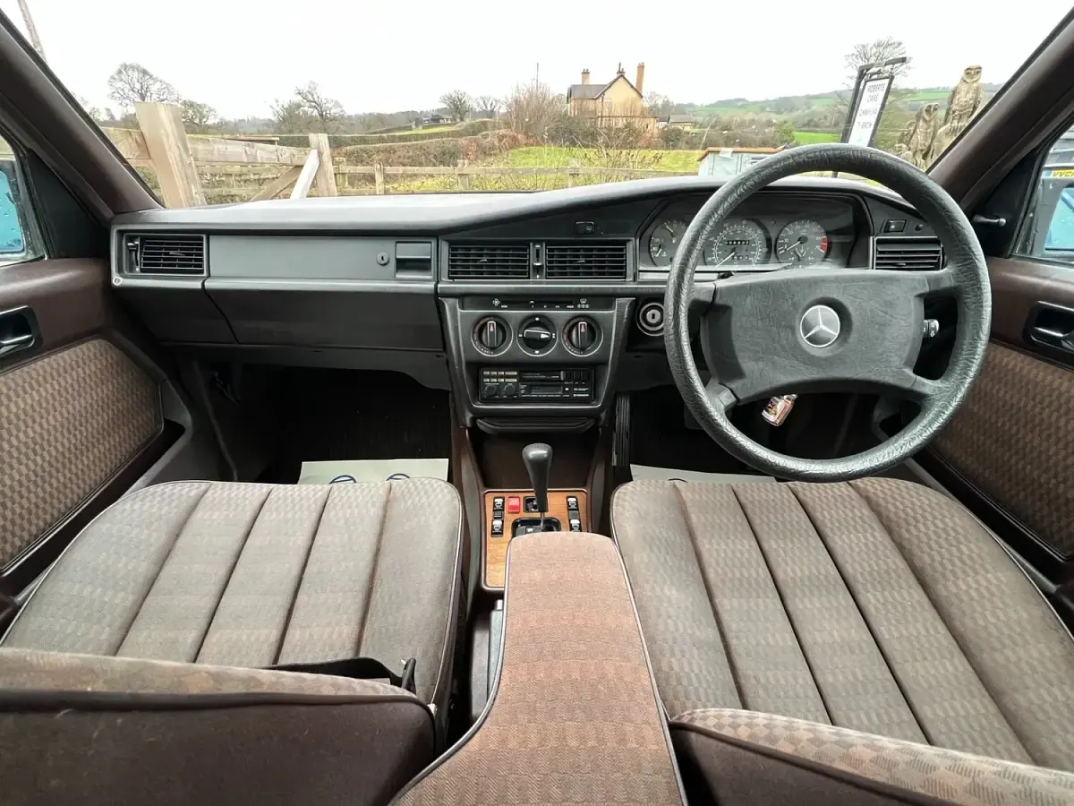 Used Mercedes 190 1989 Silver Sedan