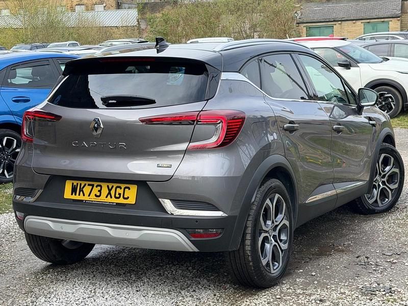 Used Renault Captur Techno 143 HP (105 kW) 2023 Grey/black SUV