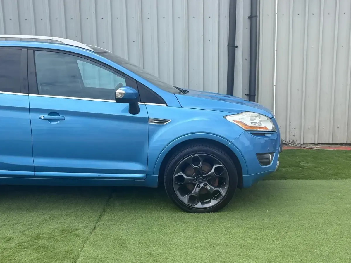 Usado Ford Kuga Titanium 136 HP (100 kW) 2009 Azul SUV