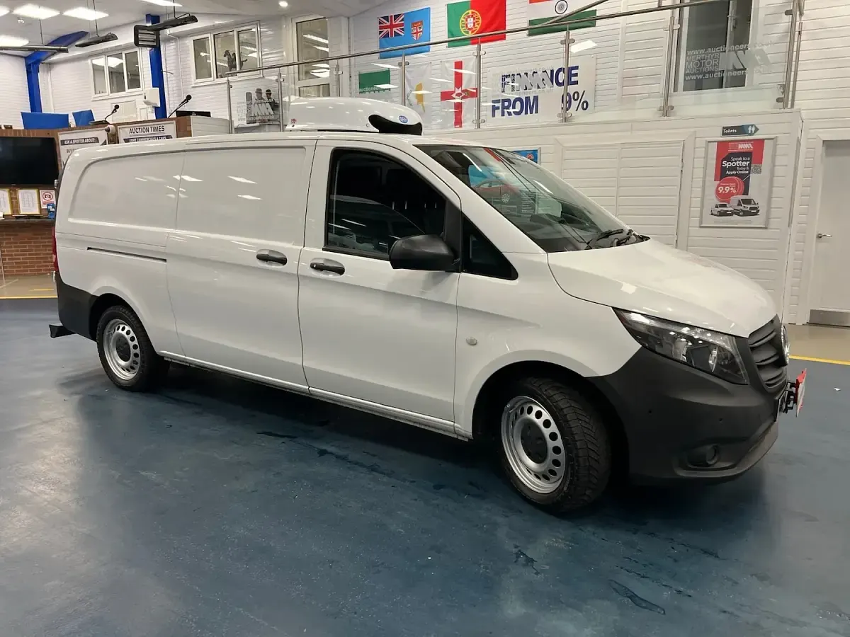 Used Mercedes Vito Progressive 136 HP (100 kW) 2022 White Van