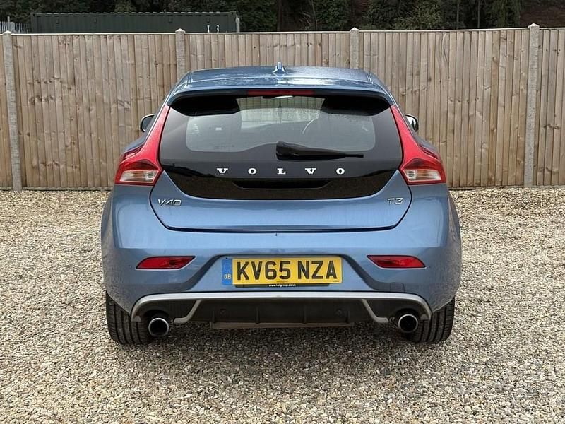 Used Volvo V40 R-Design 152 HP (111 kW) 2015 Blue Estate