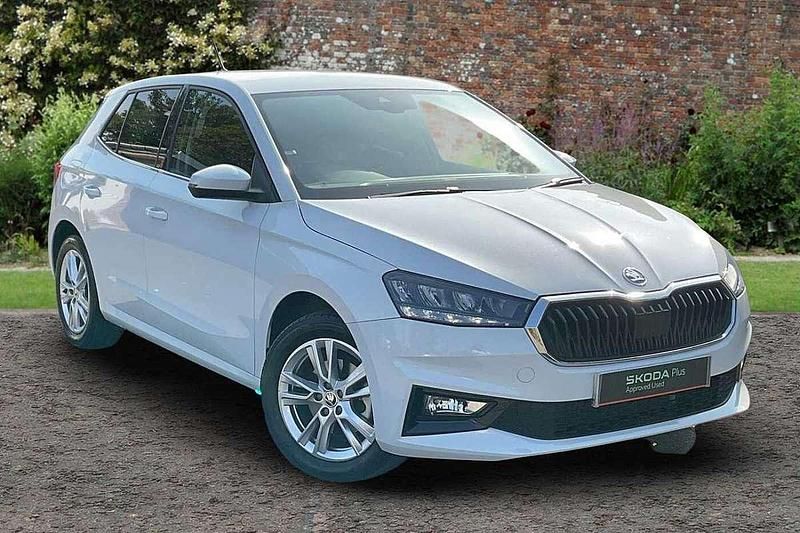 Moon white metallic Used 2024 Skoda Fabia SE L Hatchback | £17,937 (Fair price) - Image 1/4