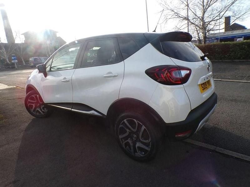 Used Renault Captur Iconic 90 HP (66 kW) 2019 White SUV