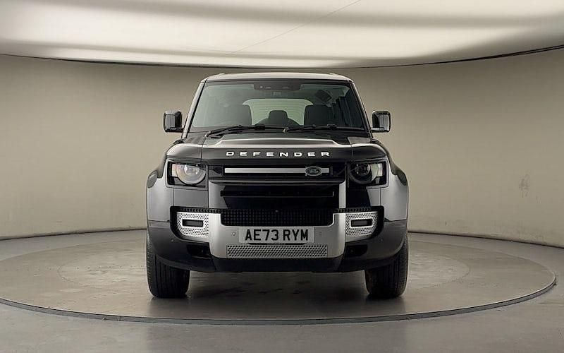 Used Land Rover Defender SE 250 HP (183 kW) 2023 Santorini black SUV