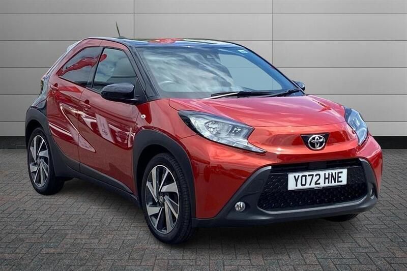 Chilli red with black Used 2023 Toyota Aygo Hatchback | £12,151 (Good price) - Image 1/3