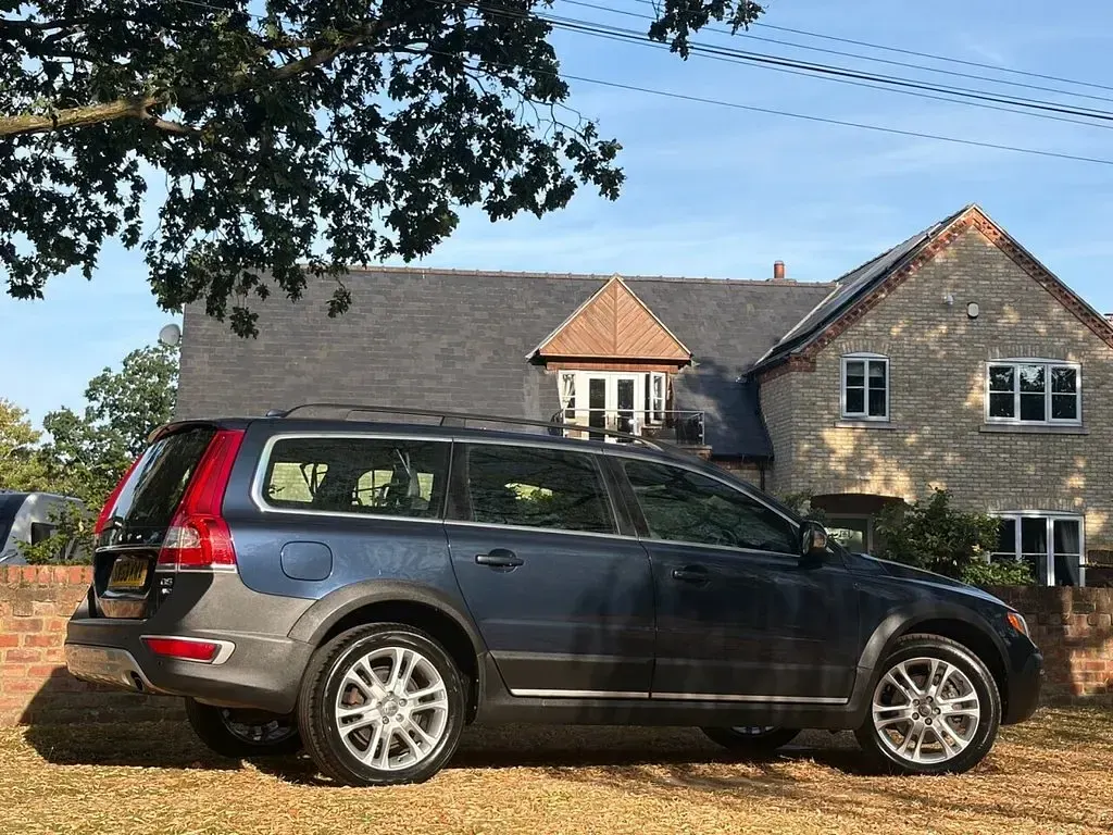 Used Volvo XC70 SE Lux 2013 Blue Estate