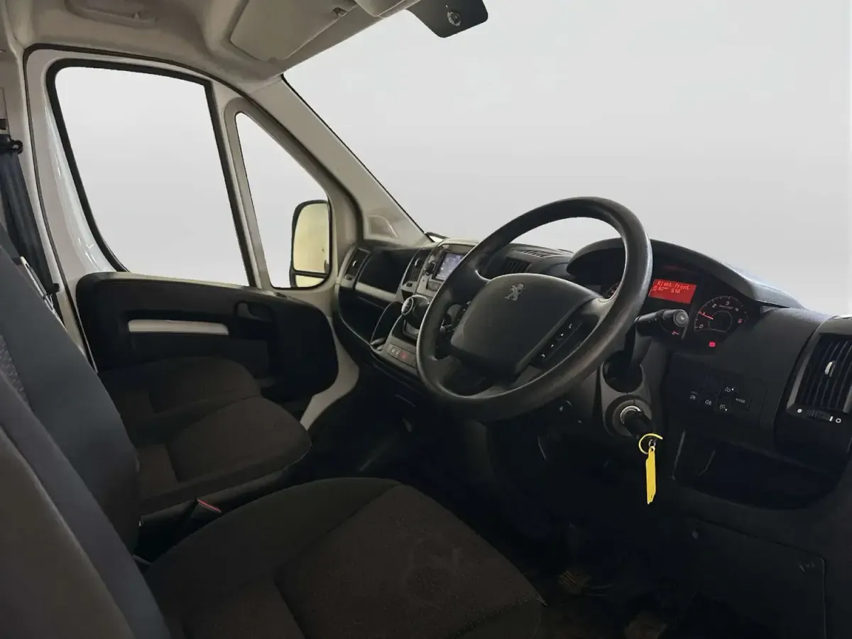 Usado Peugeot Boxer 120 CV (88 kW) 2020 Blanco Van