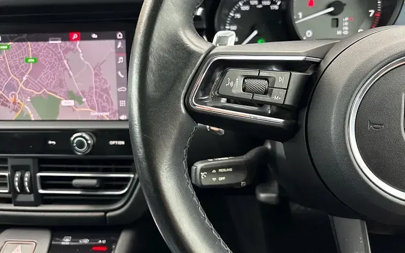 Used Porsche Macan 380 HP (279 kW) 2021 Black SUV