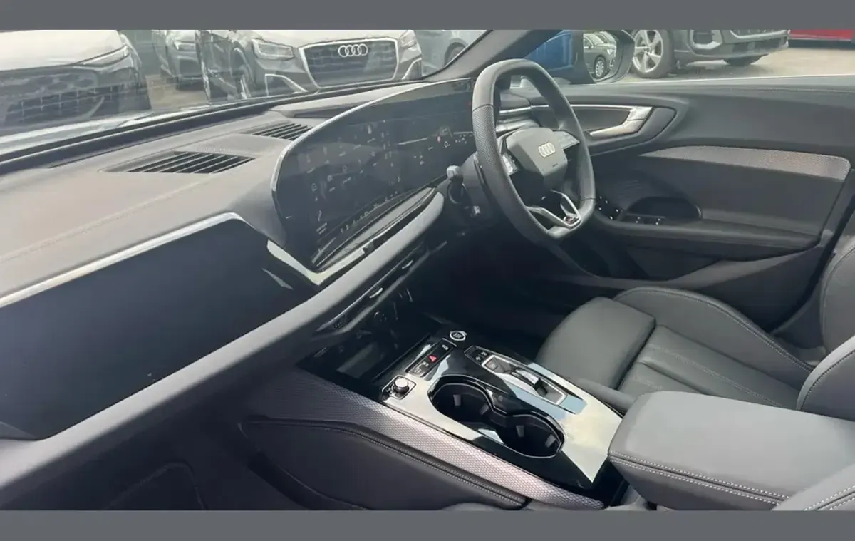 Second-hand Audi A5 S-Line 200 CP (147 kW) 2025 Albastru Berlinǎ