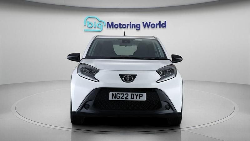 Used Toyota Aygo X PURE 72 HP (52 kW) 2022 White SUV