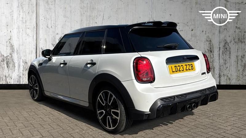 Begagnad Mini Cooper S Hatch 176 HK (129 kW) 2023 Vit Halvkombi