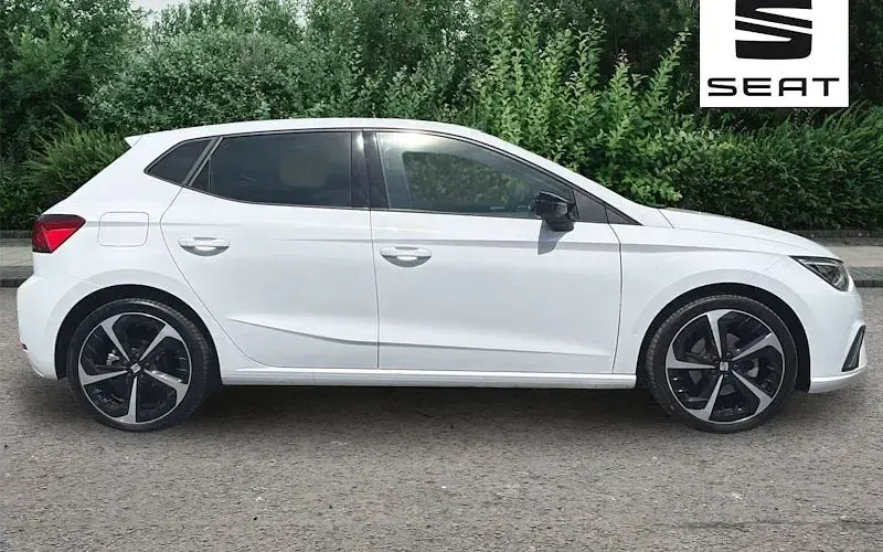 Used Seat Ibiza FR Sport 110 HP (80 kW) 2023 Nevada white Hatchback