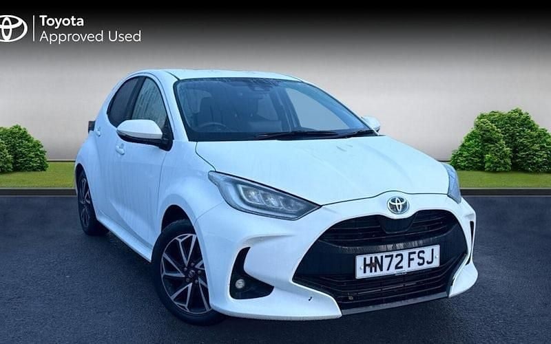 Used 2025 Toyota Yaris Hybrid Design Hatchback | £17,177 (Super price) - Image 1/4