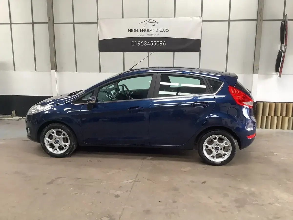 Used Ford Fiesta Zetec 96 HP (70 kW) 2011 Blue Hatchback