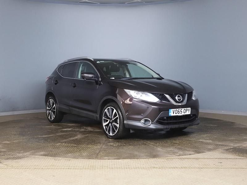 Black Used 2015 Nissan Qashqai Tekna SUV | £4,295 - Image 1/4