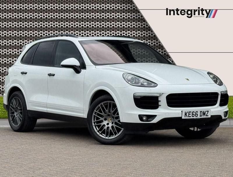 White Used 2017 Porsche Cayenne Platinum Edition SUV | £22,000 (Fair price) - Image 1/4