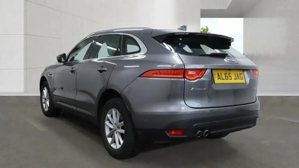 Usado Jaguar F-Pace Prestige 180 HP (132 kW) 2016 Cinzento SUV