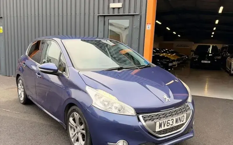 Used Peugeot 208 Allure 82 HP (60 kW) 2013 Hatchback
