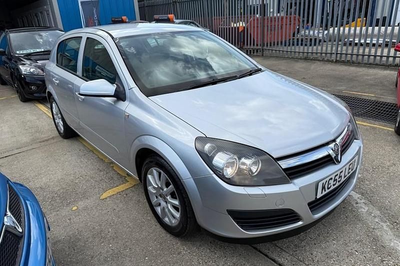 Silver Used 2005 Vauxhall Astra Club Hatchback | £1,499 - Image 1/1