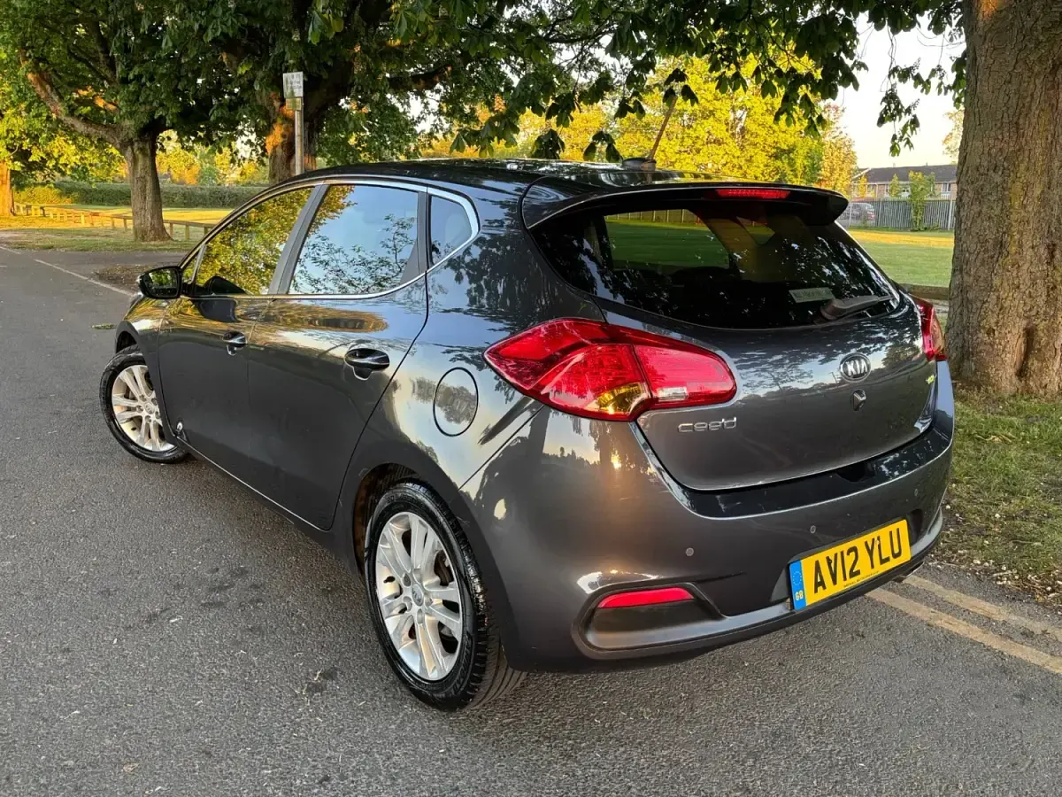 Używany Kia Ceed 2012 Srebrny Hatchback