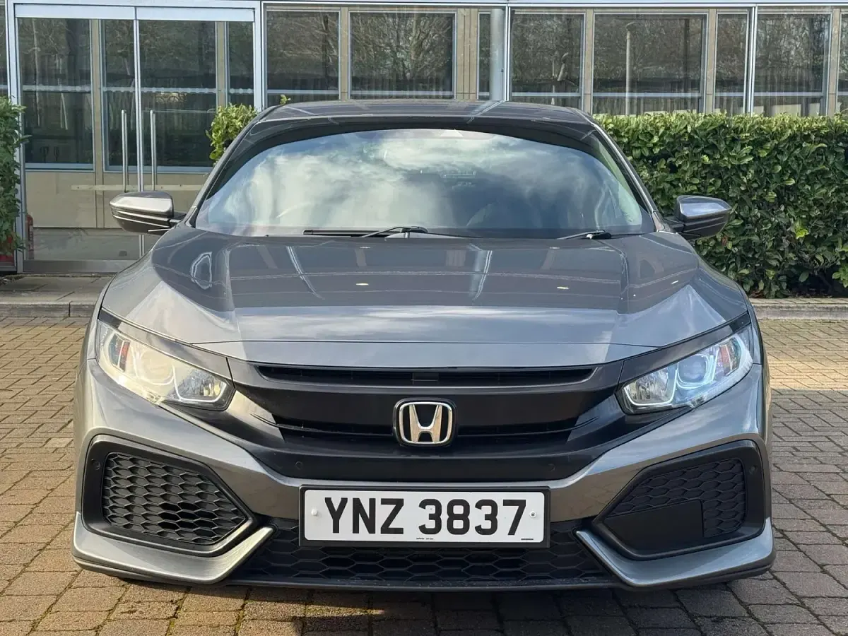 Used Honda Civic SE 129 HP (94 kW) 2017 Grey Hatchback