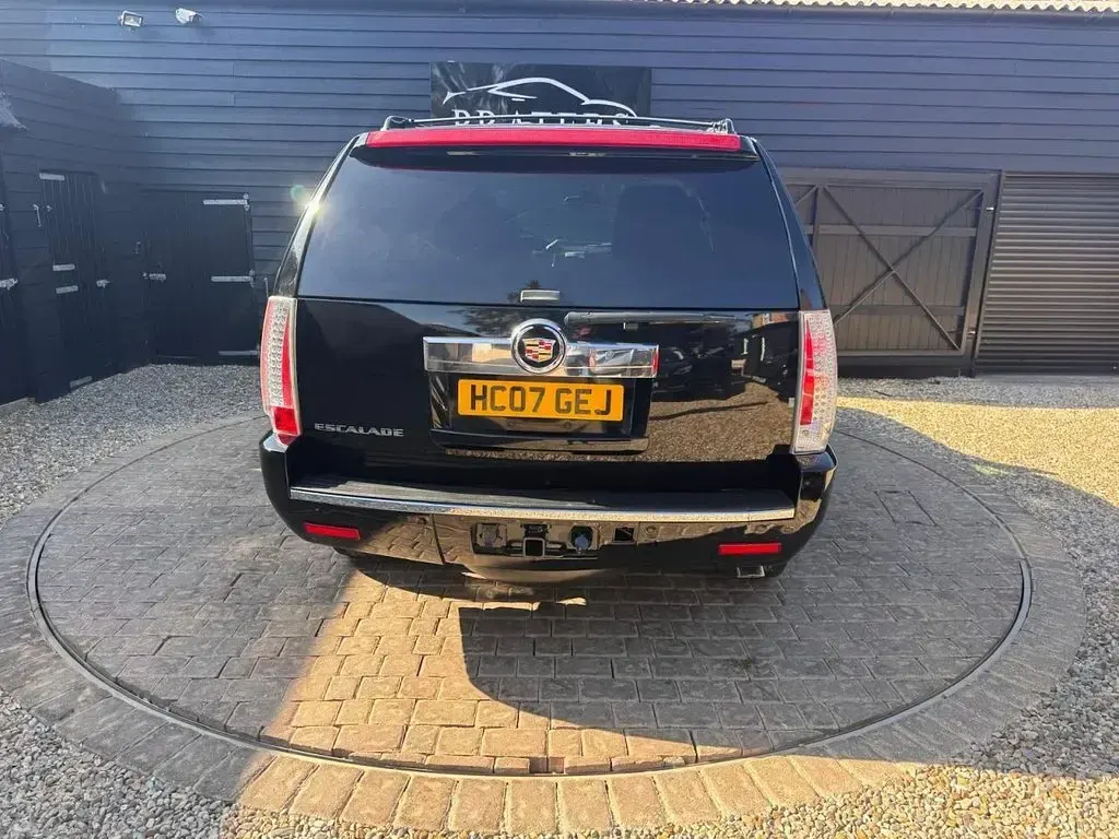 Used Cadillac Escalade 420 HP (308 kW) 2015 Black SUV