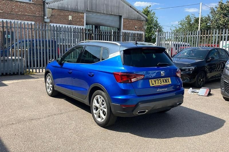 Metallic saphire blue Used 2023 Seat Arona FR SUV | £15,495 (Fair price) - Image 1/3