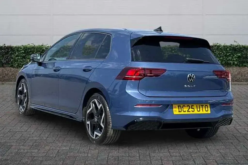Used VW Golf VIII R-line 150 HP (110 kW) 2025 Blue Hatchback