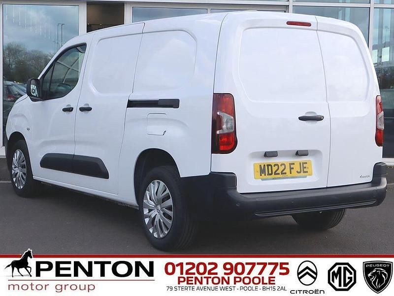 Used Peugeot Partner Premium 100 HP (73 kW) 2022 White MPV