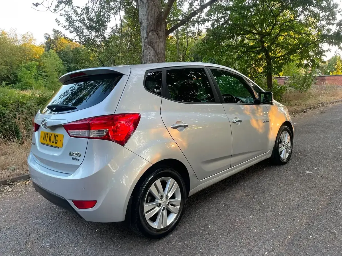 Used Hyundai ix20 Style 90 HP (66 kW) 2011 Silver Hatchback
