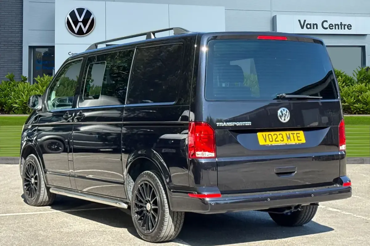 Używany VW Transporter Highline 2023 Czarny Van
