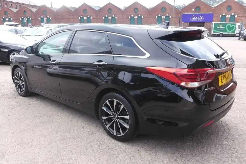 Used Hyundai i40 SE 139 HP (102 kW) 2015 Black Estate