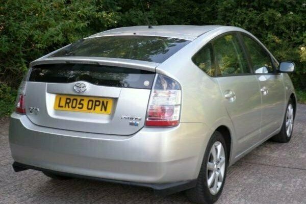 Used Toyota Prius 76 HP (55 kW) 2005 Hatchback